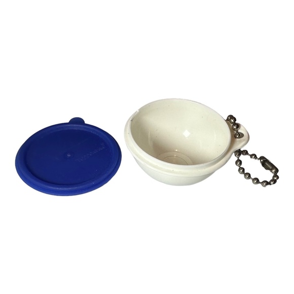 Tupperware Vintage Blue Lid with White Bowl Thatsa Bowl Keychain - Picture 3 of 3
